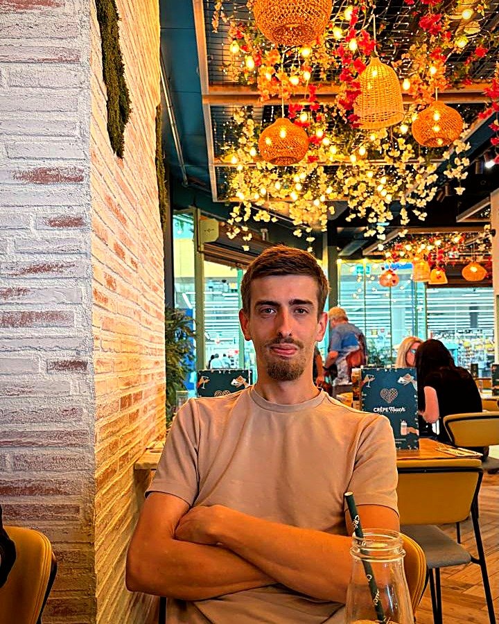 Portrait de Theo Damotte, créateur de contenu UGC